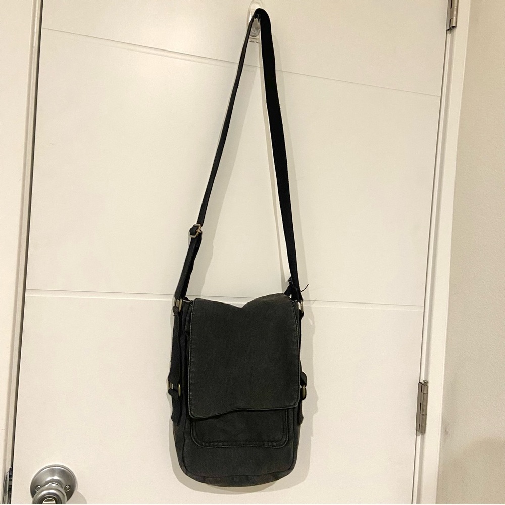 Black Canvas Adjustable Crossbody Travel Bag